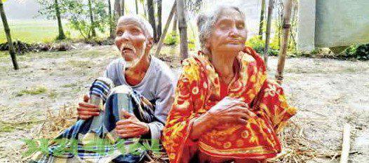 বাকপ্রতিবন্ধী বৃদ্ধ ছেলের একমাত্র অবলম্বন অশীতিপর মা