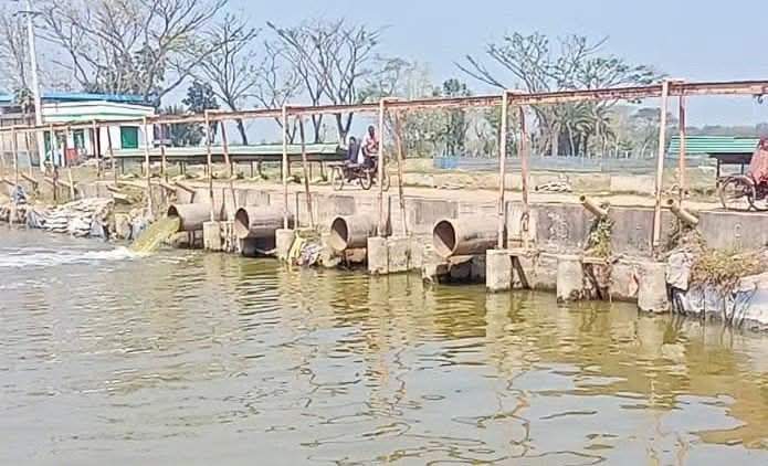 ভবদহের স্থায়ী জলবদ্ধতায় বিশ হাজার হেক্টর জমিতে বোরো চাষ অনিশ্চিত দিশেহারা কৃষক