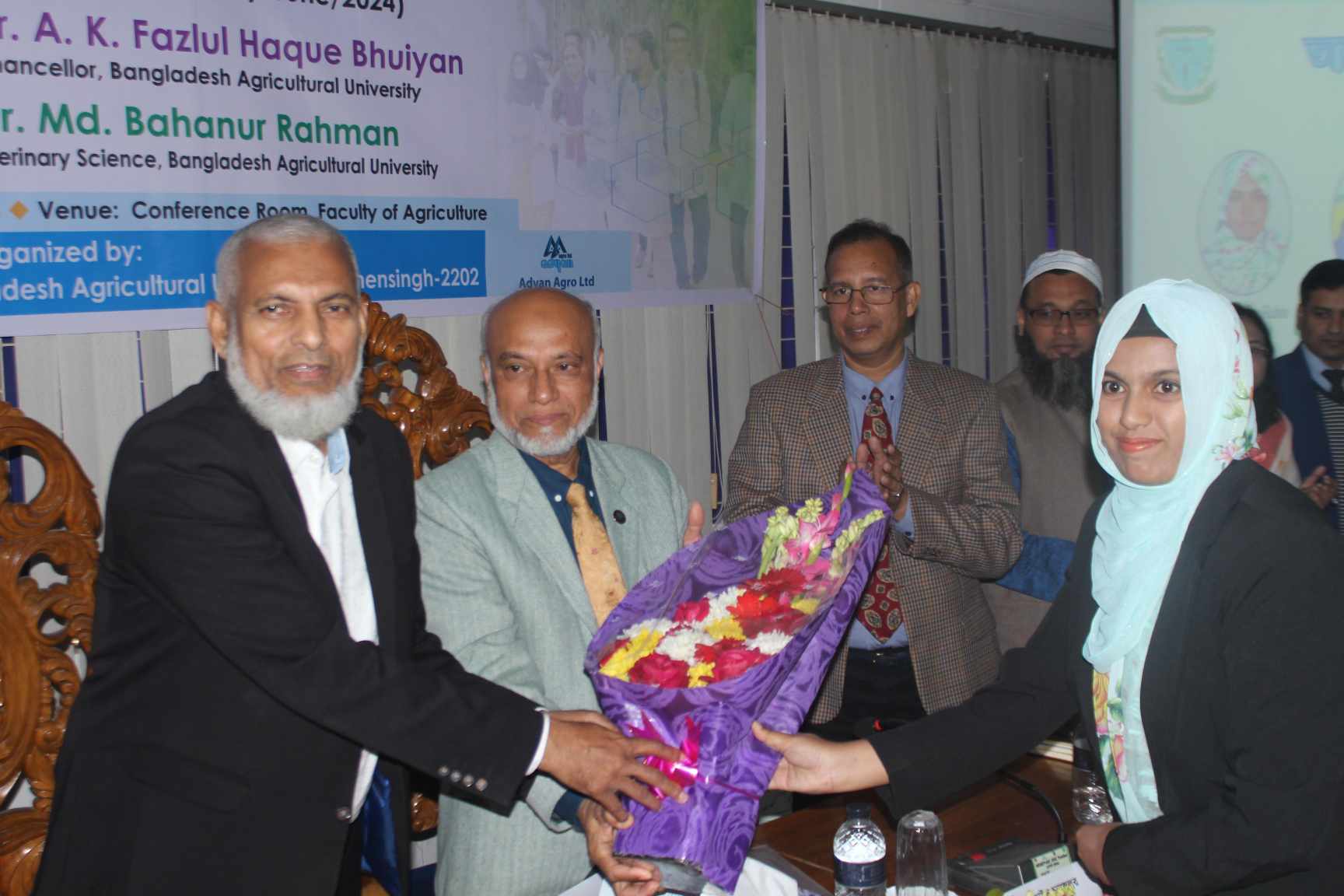 বাকৃবির ভেটেরিনারি অনুষদের শিক্ষার্থীদের নবীনবরণ অনুষ্ঠিত