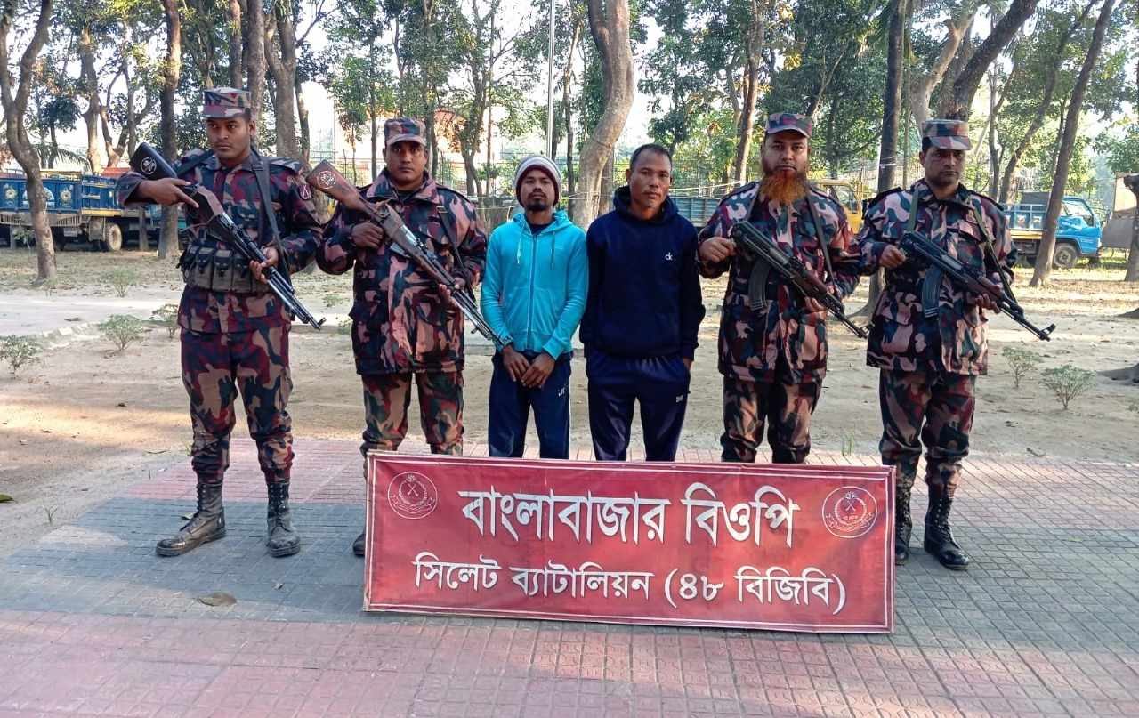 সিলেট সীমান্তে বিজিবি’র পৃথক অভিযানে অর্ধকোটি টাকার চোরাই পণ্য ও দুই ভারতীয় নাগরিক আটক