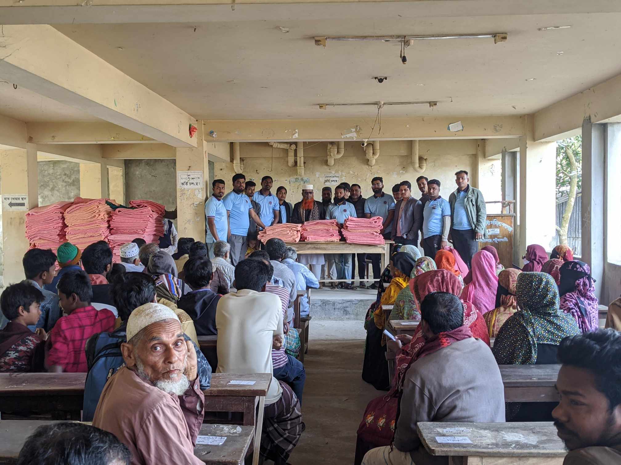 মির্জাগঞ্জ ফাউন্ডেশনের উদ্যোগে কম্বল বিতরণ