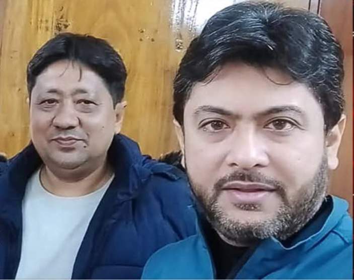 সদরপুরের ঢেউখালী ইউনিয়নের চরডুবাইল সরকারি সড়কের গাছ জোরপূর্বক নিক্সনপন্থী প্রকাশ্যে হরিলুট