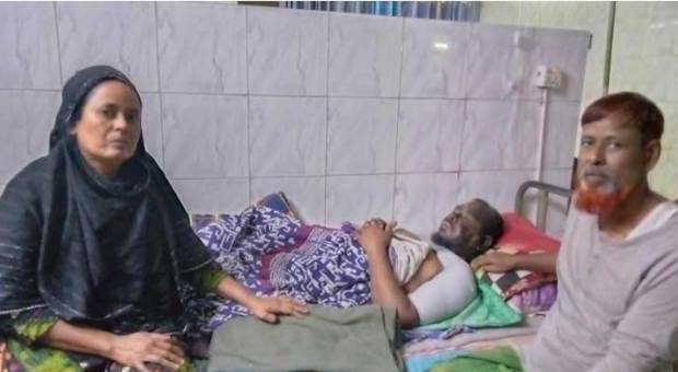ঝিনাইদহের কোটচাঁদপুর কাঠ বয়লার মেশিন বিস্ফোরণে আহত পিতা, চিকিৎসার সহযোগিতা চাইলেন ছেলে