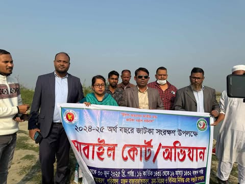 চরভদ্রাসনে প্রশাসনও মৎস্য অধিদপ্তরেরউদ্যোগে কারেন্টওনেট জাল২০০০মিটার আগুনে পুড়িয়ে বিনষ্ট
