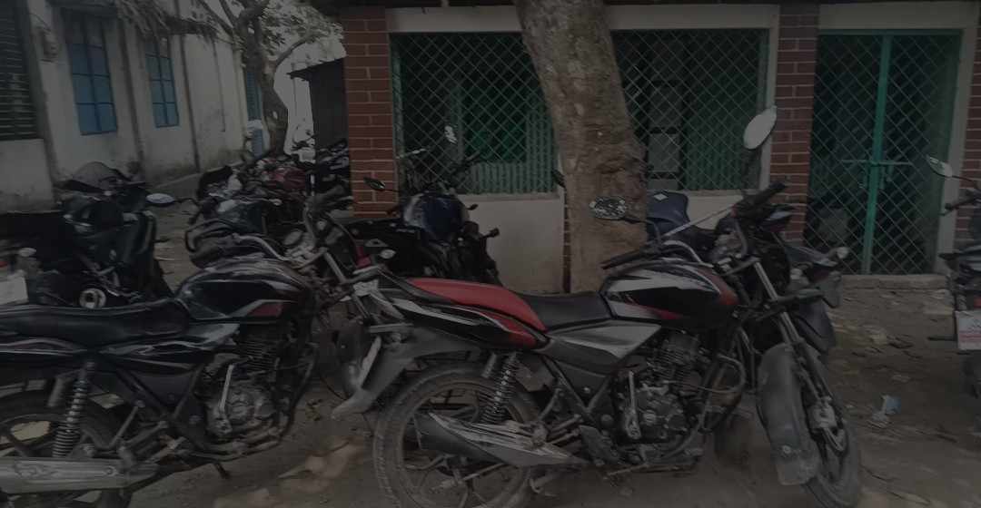 চরভদ্রাসনে কিশোরদের হাতে মোটরসাইকেল, বাড়ছে দুর্ঘটনা