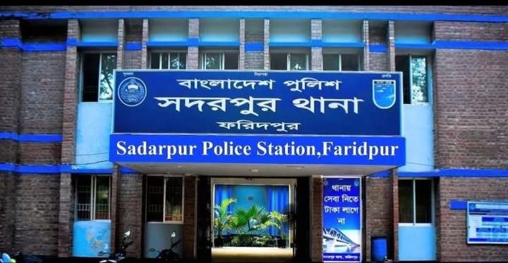 সদরপুরে অপারেশন ডেভিল হান্ট: আওয়ামী ও ছাত্রলীগ নেতাসহ আটক ৩
