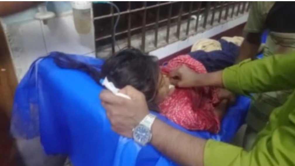 গান বাজানো কেন্দ্র করে ধাওয়া পাল্টা দেওয়া দুইপক্ষের ৫ জন আহত, শিশু নিহত