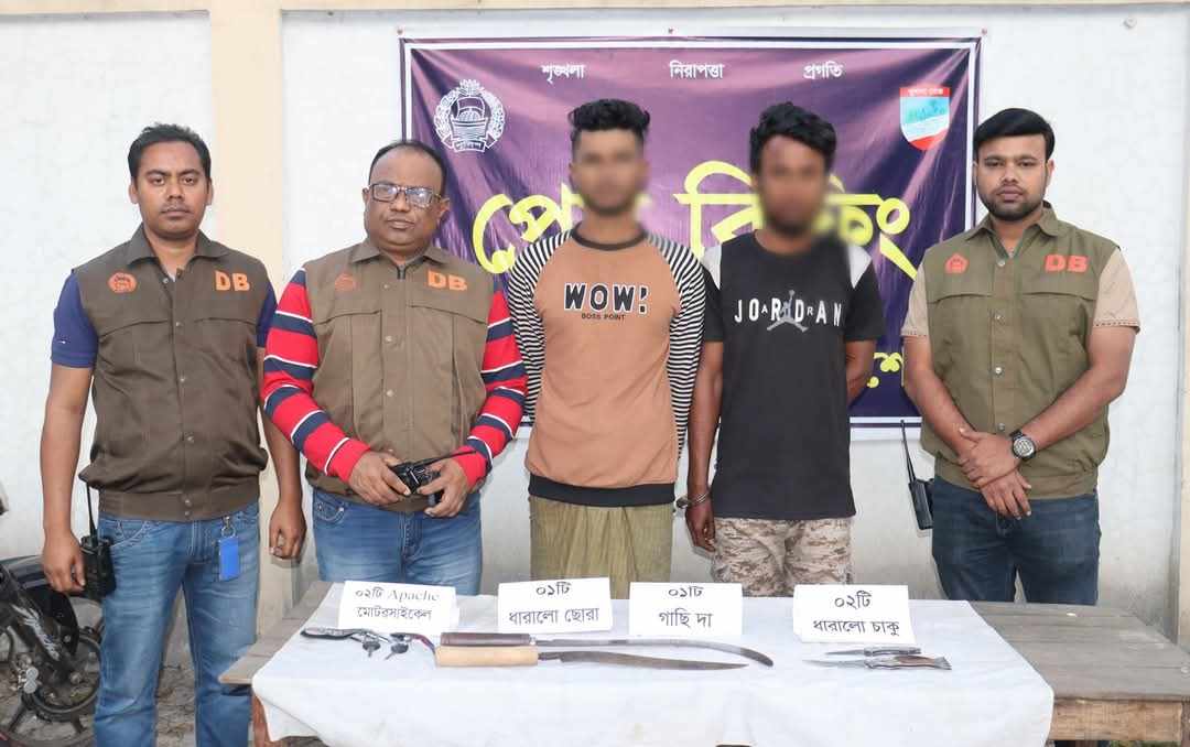যশোরে যৌথ বাহিনীর অভিযানে একাধিক মামলার আসামি রেলগেট এলাকার আলোচিত শীর্ষ সন্ত্রাসী ইমন কাজী সহ গ্রেফতার-০২