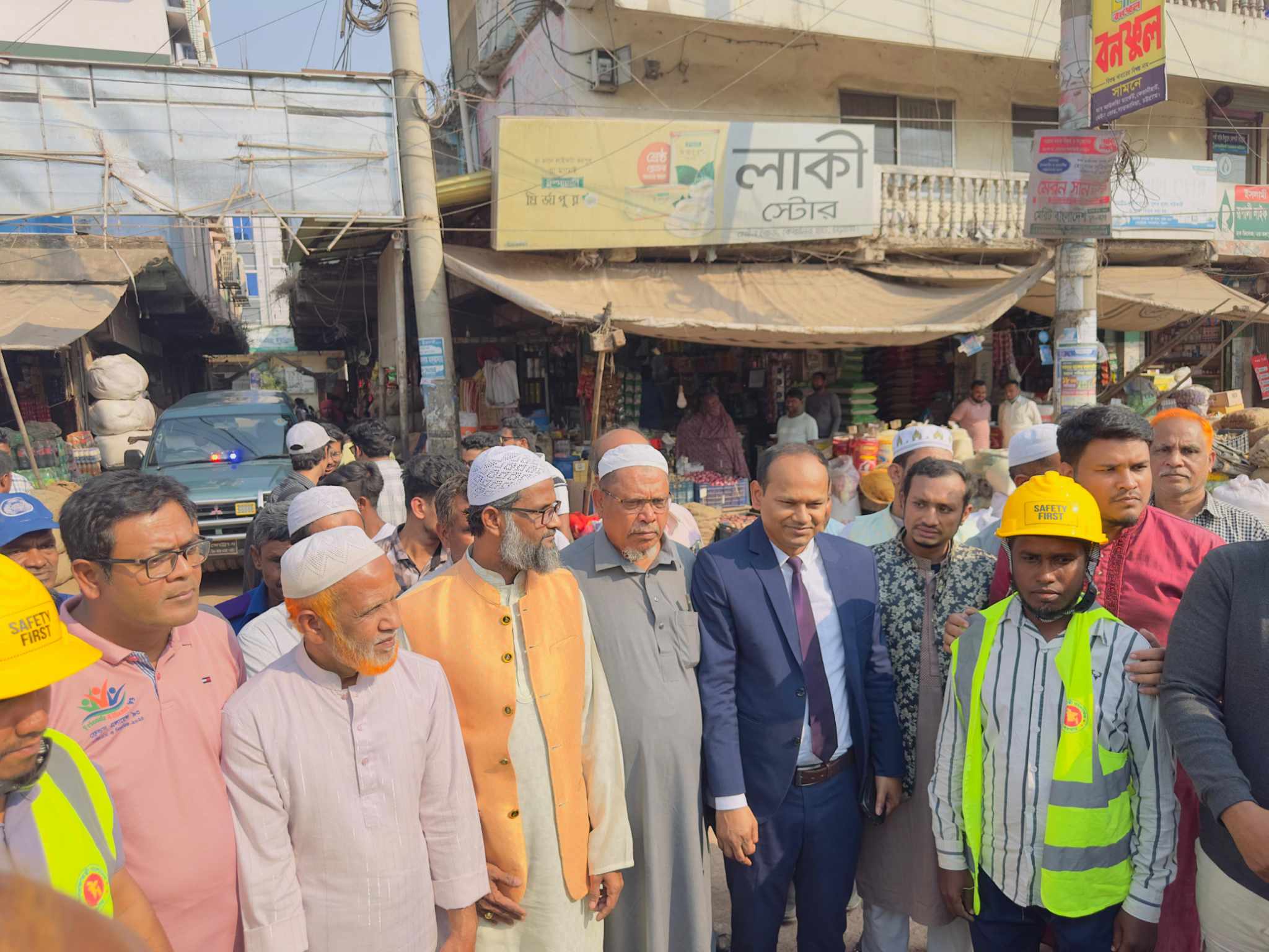 সাতকানিয়ায় কেরানিহাট যানজট নিরসনে স্বেচ্ছাসেবক নিয়োগ