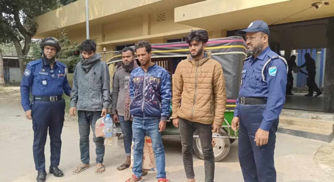 চরভদ্রাসনে চোর চক্রের ৩ সদস্য গ্রেফতার 