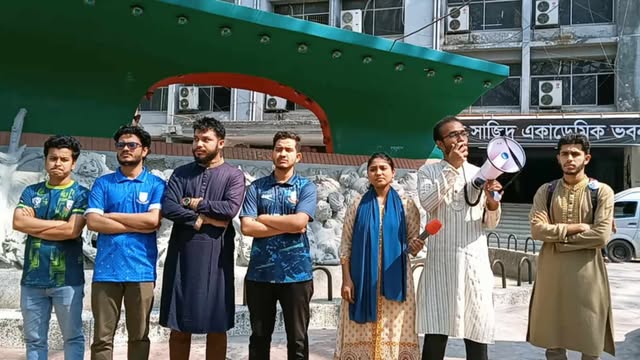 লাকিকে আজীবন অবাঞ্ছিত ঘোষণা করে জবি ইনকিলাব মঞ্চের বিক্ষোভ মিছিল ও মানববন্ধন