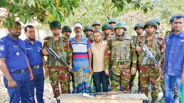 নড়াইলের কালিয়ায় প্রতিপক্ষের হামলায় যুবক নিহত, অস্ত্র ও গুলিসহ আটক ২ অতিরিক্ত পুলিশসহ সেনাবাহিনী মোতায়েন