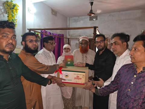 বেনাপোলে নিহত আব্দুল্লাহর পরিবারের মাঝে তারেক রহমানের ঈদ উপহার