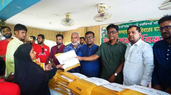 নবীনগরে গ্রীন সামাজিক সংগঠনের উদ্যোগে সুবিধাবঞ্চিত মানুষের মাঝে ঈদ উপহার বিতরণ