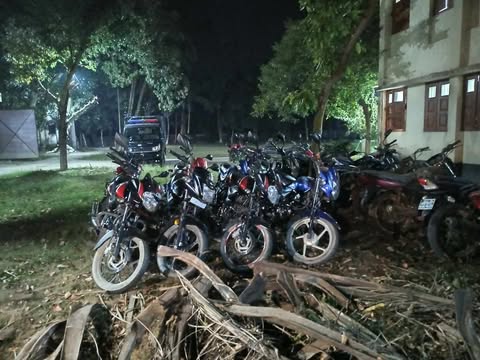 চরভদ্রাসনে  ৮ টি মোটরসাইকেল জব্দ