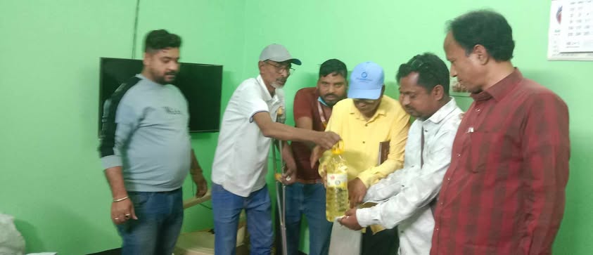 গাইবান্ধা প্রেসক্লাবে টিসিবির পণ্য বিতরণ