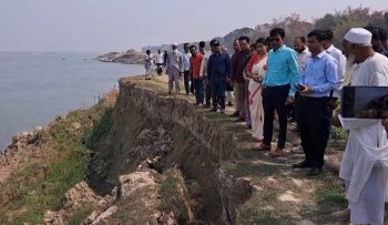 চরভদ্রাসন উপজেলায় পদ্মা নদীতে ভাঙন তীব্র আকার ধারণ