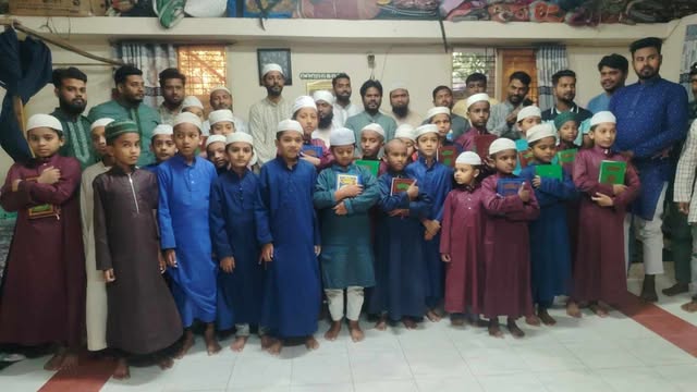 বেগম খালেদা জিয়ার রোগ মুক্তি কামনায় কোরআন ও নগদ অর্থ বিতরণ
