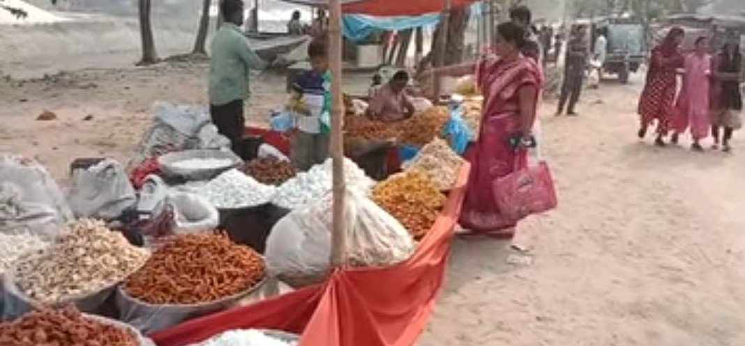 ‎গাইবান্ধায় ঘাঘট নদীর পাড়ে অনুষ্ঠিত হলো বারুনীর মেলা