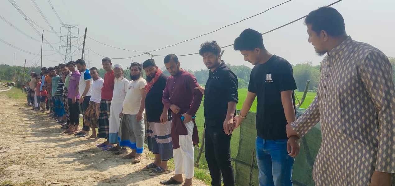 কচুয়ায় অবৈধ ড্রেজার বন্ধের দাবীতে ক্ষতিগ্রস্থ এলাকাবাসীর মানববন্ধন ও প্রতিবাদ সভা