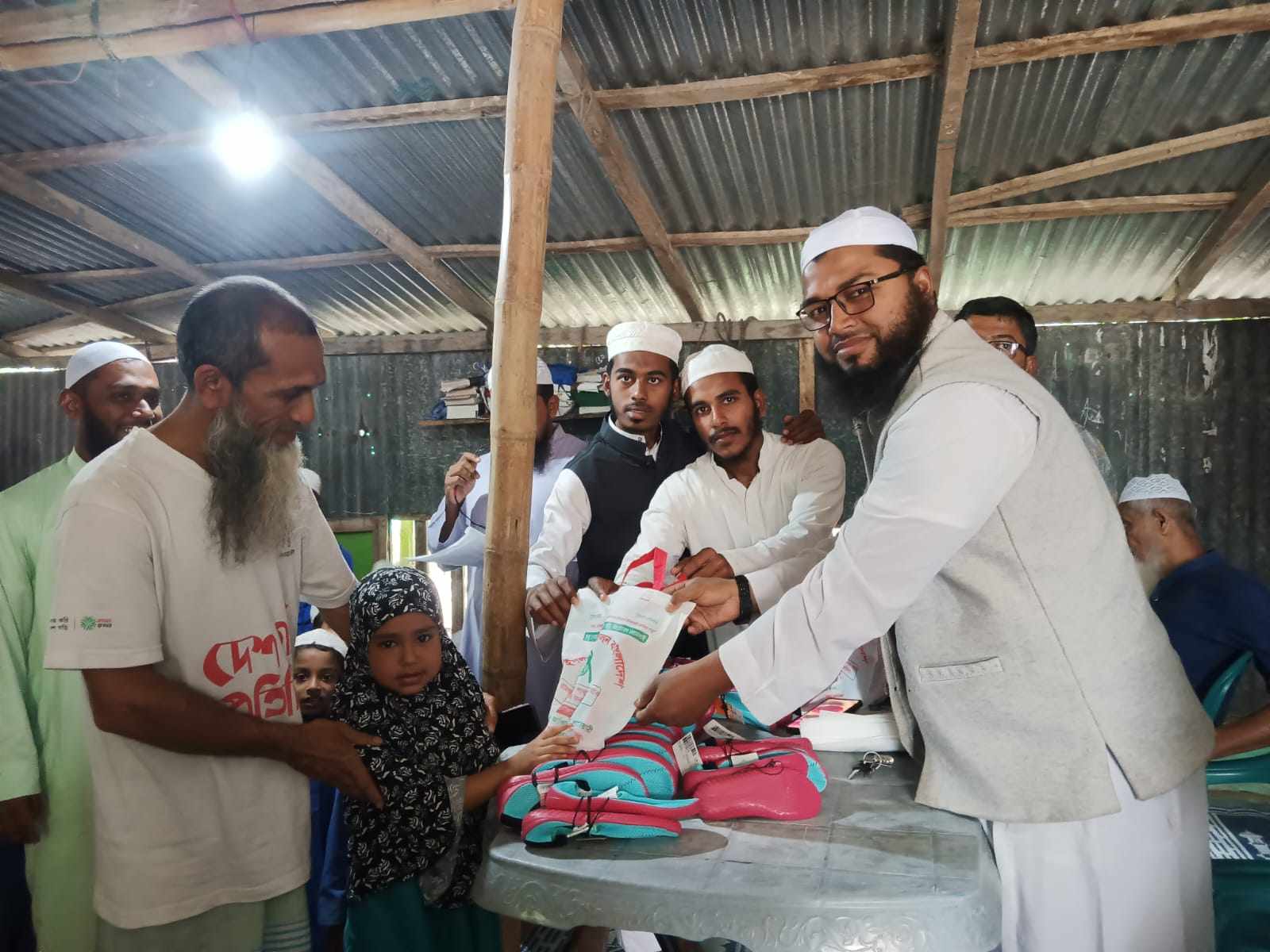 রামগঞ্জে ইসলামী আন্দোলনের উদ্যোগে পাদুকা বিতরণ