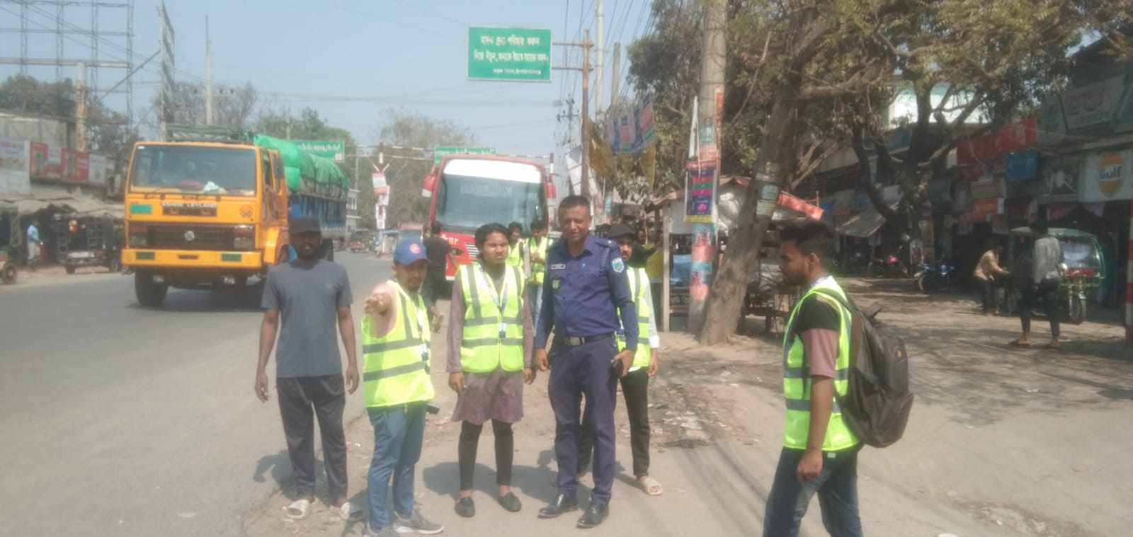 চাঁপাইনবাবগঞ্জে ২টি বাস’বে সড়ক অব্যবহৃত দীর্ঘদিন 