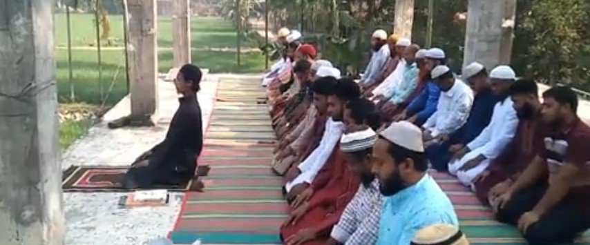 গাইবান্ধায় সৌদিআরবের সাথে মিল রেখে ঈদ উদযাপন