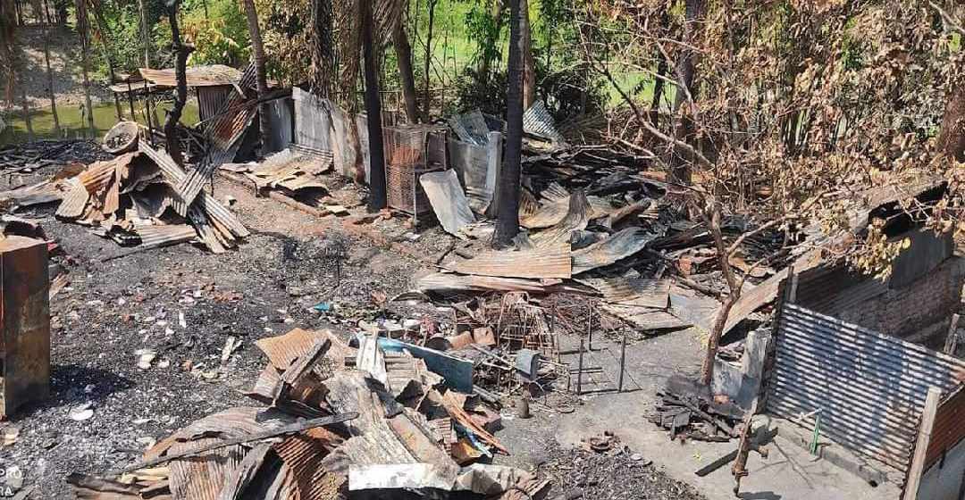 কচুয়ায় দুবৃর্ত্তদের দেয়া আগুনে পুড়লো মুক্তিযোদ্ধা সন্তানের ০৬ টি ঘর
