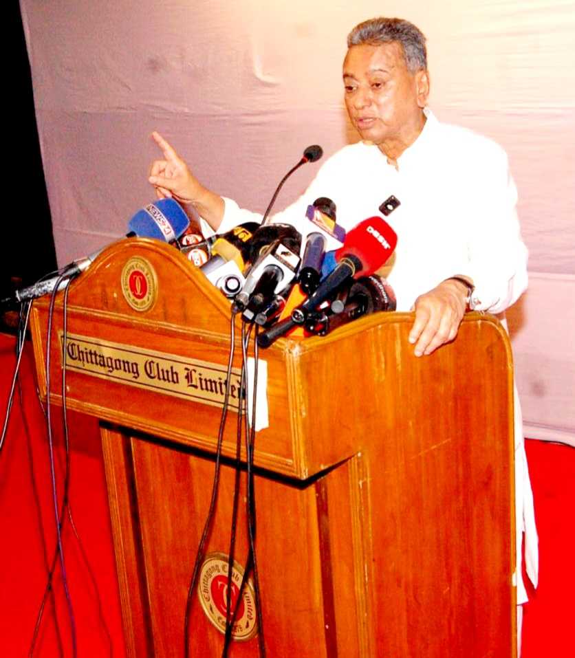 চট্টগ্রামে সাংবাদিকদের সন্মানে আয়োজিত ইফতার মাহফিলে আমীর খসরু মাহমুদ চৌধুরী