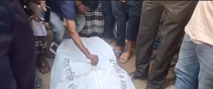 গাইবান্ধায় কাভার্ড ভ্যানের চাপায় প্রাণ গেলো মোটরসাইকেল আরোহীর