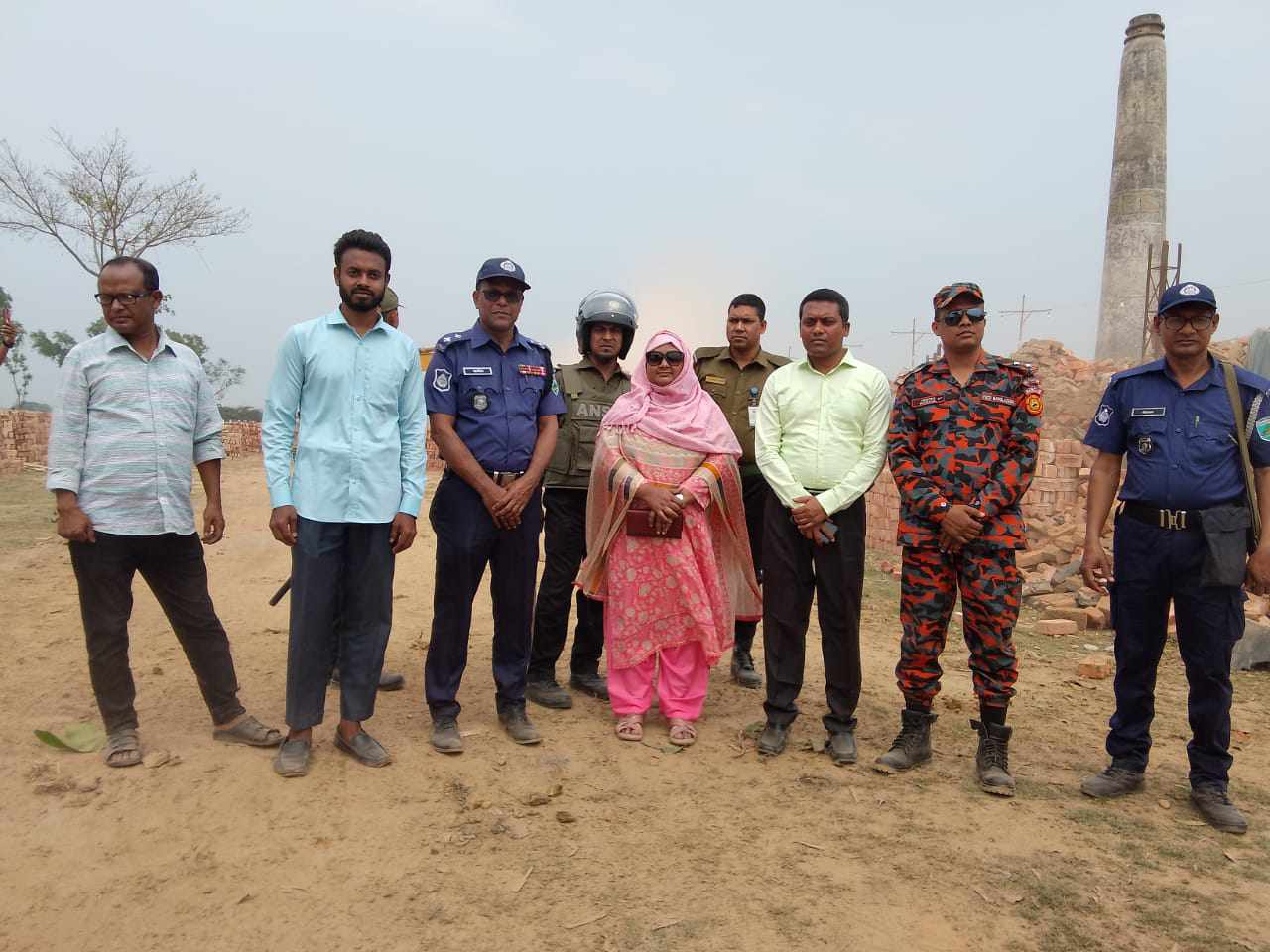 বদলগাছীতে মেসার্স এস এফ ব্রিকস্ ইটভাটা ভেঙ্গে-গুড়িয়ে দিল প্রশাসন