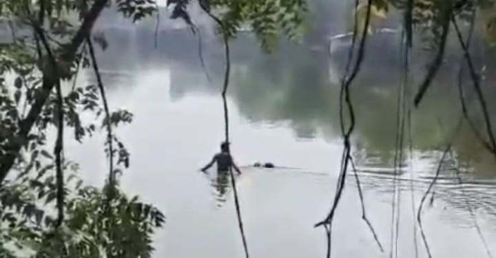 চাঁপাইনবাবগঞ্জে পুকুর থেকে  যুবকের লাশ উদ্ধার