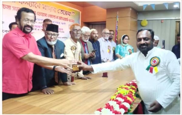 ‘মাদার তেরেসা গোল্ডেন অ্যাওয়ার্ড’ পেলেন নালিতাবাড়ীর বিএনপি নেতা দেলোয়ার