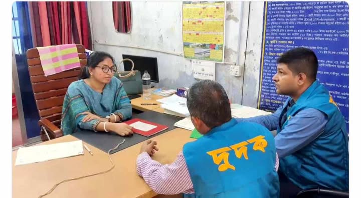 ফরিদপুরের চরভদ্রাসন উপজেলা সাবরেজিস্ট্রারের কার্যালয়ে দুদুক অভিযান