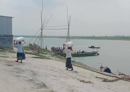 চরভদ্রাসনে পদ্মা নদীর বিভিন্ন ঘাট দখলে নিতে মরিয়া বিএনপি নেতা