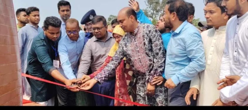 নবীনগরে শহীদ সুজয় স্মৃতি স্তম্ভ নির্মাণে আর্থিক সহযোগিতা করলেন বিশিষ্ট ব্যবসায়ী নজরুল ইসলাম নজু।