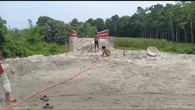 চ্যানেল এ ওয়ানে সংবাদ প্রকাশের পর   ব্রীজের দুইপাশে সংযোগ সড়কের কাজ শুরু