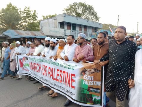 গাজায় ইসরাইলি বাহিনীর গণহত্যার প্রতিবাদে মনিরামপুরে বিক্ষোভ মিছিল অনুষ্ঠিত।