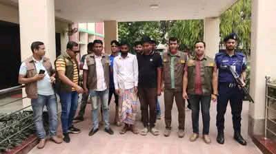 বদলগাছীতে অর্থের বিনিময়ে কনস্টেবল নিয়োগের নামে  প্রতারনা: বিজিবি সদস্যসহ দুই প্রতারক গ্রেফতার