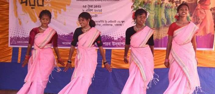 নাচে-গানে সাঁওতালদের বাহা পরব উদযাপন
