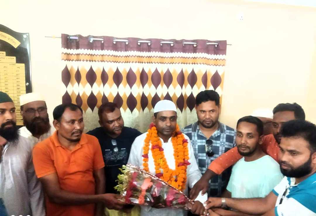 ‘পলাশবাড়ী‌র মহদীপুর ইউ‌পিতে স্ব-পদে ফিরে জনগণের ভালোবাসায় সিক্ত রাহিদুল ইসলাম বাবু’