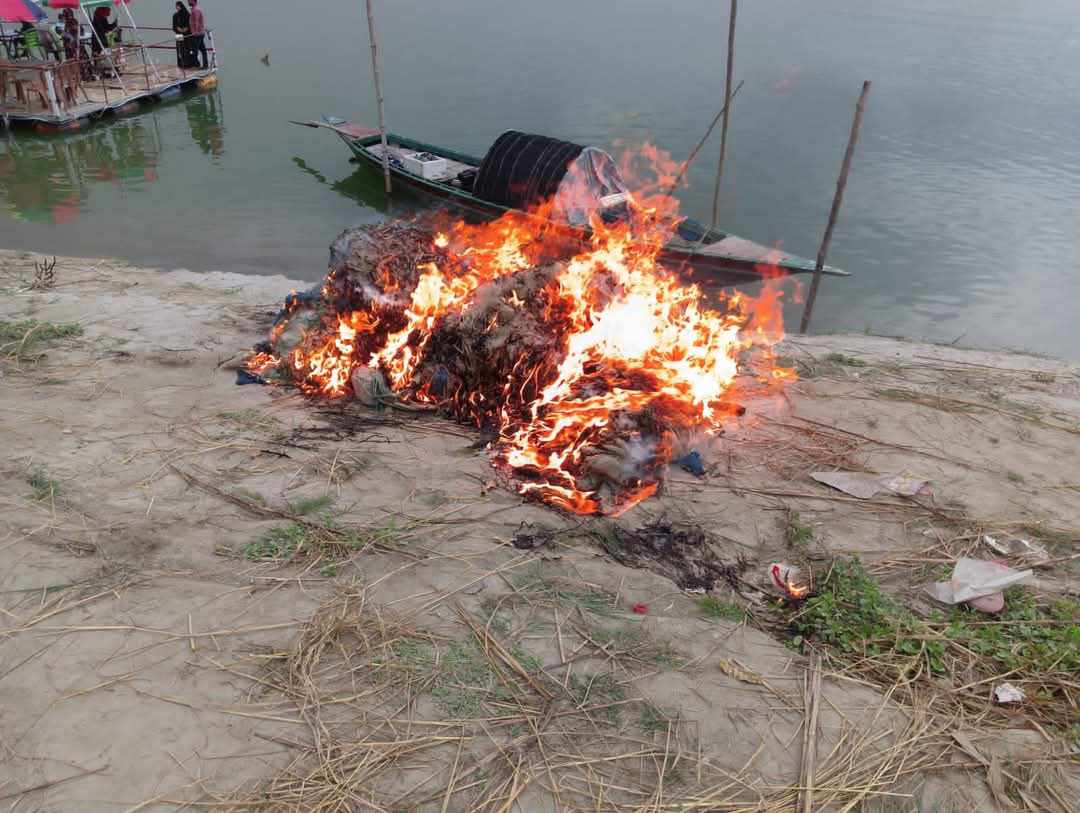 চরভদ্রাসনে পদ্মা নদীতে অভিযান; ৫০ হাজার মিটার কারেন্ট জাল জব্দ