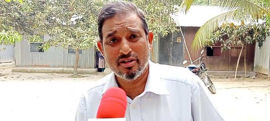 ক্ষমতার দাপটের কাছে জিম্মি শিক্ষক আনিছুর, বেতন না পেয়ে কাটছেন দূর্বিসহ জীবন