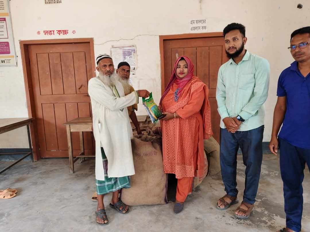 মনিরামপুরে কৃষকদের মাঝে পাট বীজ বিতরণ নির্বাহী কর্মকর্তা নিশাত তামান্নার
