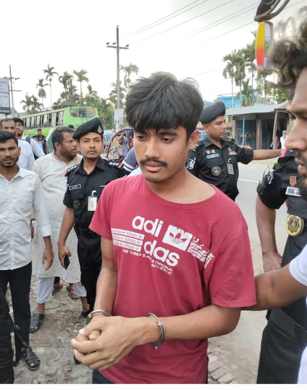 ফরিদপুর কোতোয়ালি থানার কৈজুরীর ইউনিয়নের ইতি কে ধর্ষকারী সোহেলকে র‍্যাব-১০ গ্রেফতার 