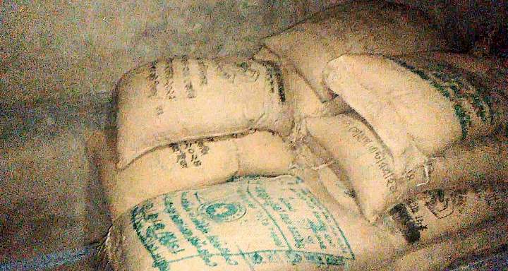 শেরপুরে বিনামূল্যে বিতরণের ৩টন চাল জব্দ করেছে যৌথবাহিনী