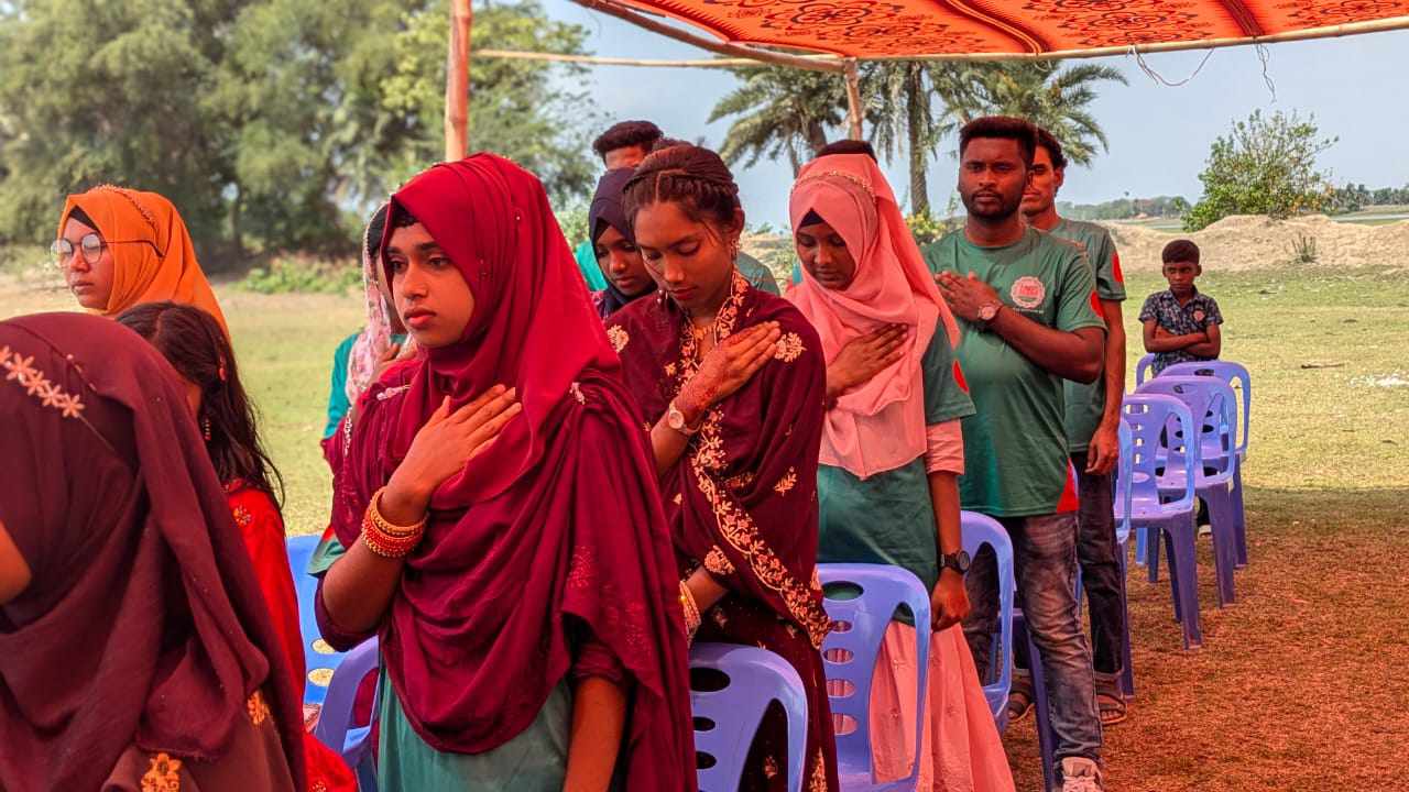 ঈদ পুনর্মিলনীতে বিডি ক্লিনের সৈকত পরিচ্ছন্নতা অভিযান