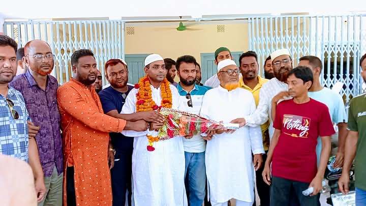 ইউপি সদস্যদের সমর্থনে আবারো স্ব-পদে বহাল হলেন চেয়ারম্যান রাহিদুল ইসলাম বাবু