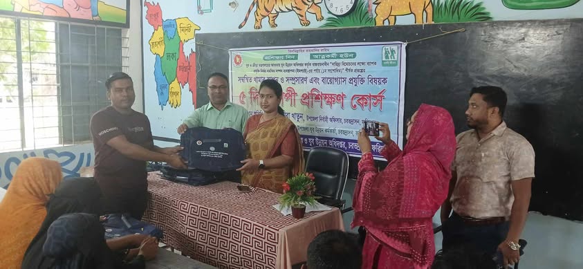 ফরিদপুরের গাজীরটেকের সুলতানপুর সরকারি প্রাথমিক বিদ্যালয় যুব উন্নয়ন অধিদপ্তরের উদ্যোগে সম্মিলিতখামার ব্যবস্থাপনা ওবায়োগ্যাসের ৫ দিনব্যাপী প্রশিক্ষণ