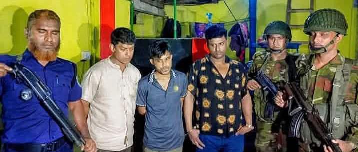 যৌথবাহিনীর অভিযান, ৩ মাদক কারবারি গ্রেপ্তার